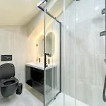 Urbanflat 199 - Beautiful 5 Bedrooms Parisian Townhouse Flat
