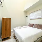 Urbanflat 199 - Beautiful 5 Bedrooms Parisian Townhouse Flat
