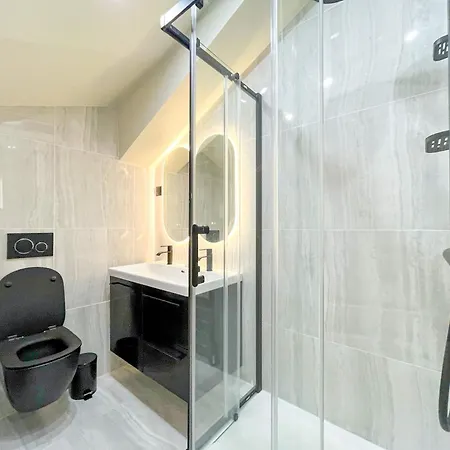 Urbanflat 199 - Beautiful 5 Bedrooms Parisian Townhouse Flat Apartment