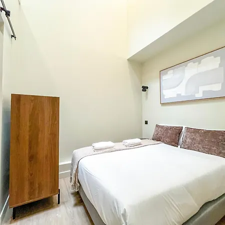 Apartment Urbanflat 199 - Beautiful 5 Bedrooms Parisian Townhouse Flat Paris