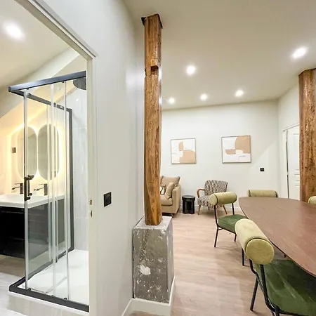 Urbanflat 199 - Beautiful 5 Bedrooms Parisian Townhouse Flat *