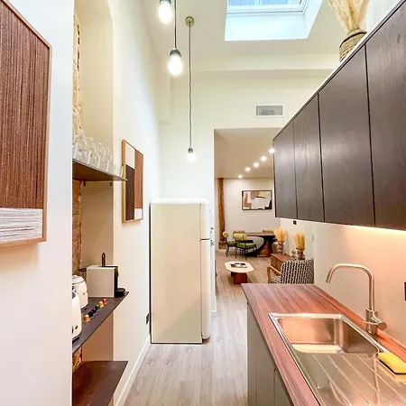 Urbanflat 199 - Beautiful 5 Bedrooms Parisian Townhouse Flat *