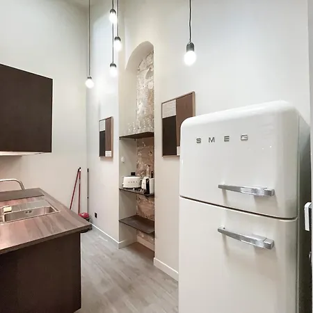Urbanflat 199 - Beautiful 5 Bedrooms Parisian Townhouse Flat