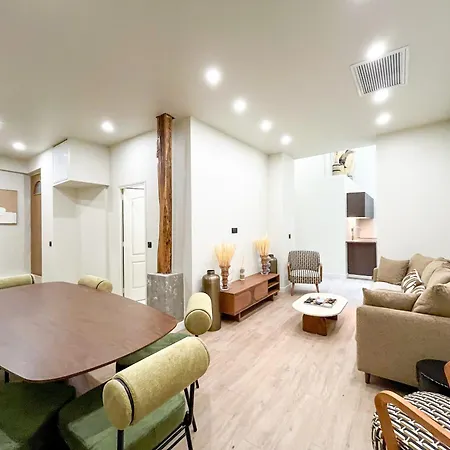 Apartment Urbanflat 199 - Beautiful 5 Bedrooms Parisian Townhouse Flat *