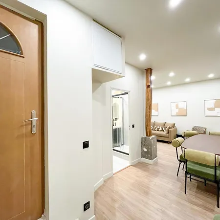 Apartment Urbanflat 199 - Beautiful 5 Bedrooms Parisian Townhouse Flat Paris
